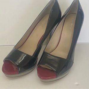 Nine West black and red Patent Peep Toe Pumps Size 8.5 Y2K